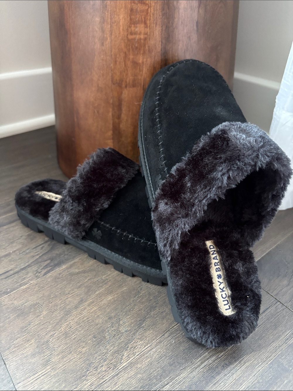 Lucky Brand Domain Leather upper,faux fur lining/footbed,rubber outsole slipper